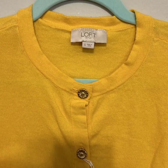 ⚜️3/$15 EUC! LOFT Cardigan - Picture 2 of 3